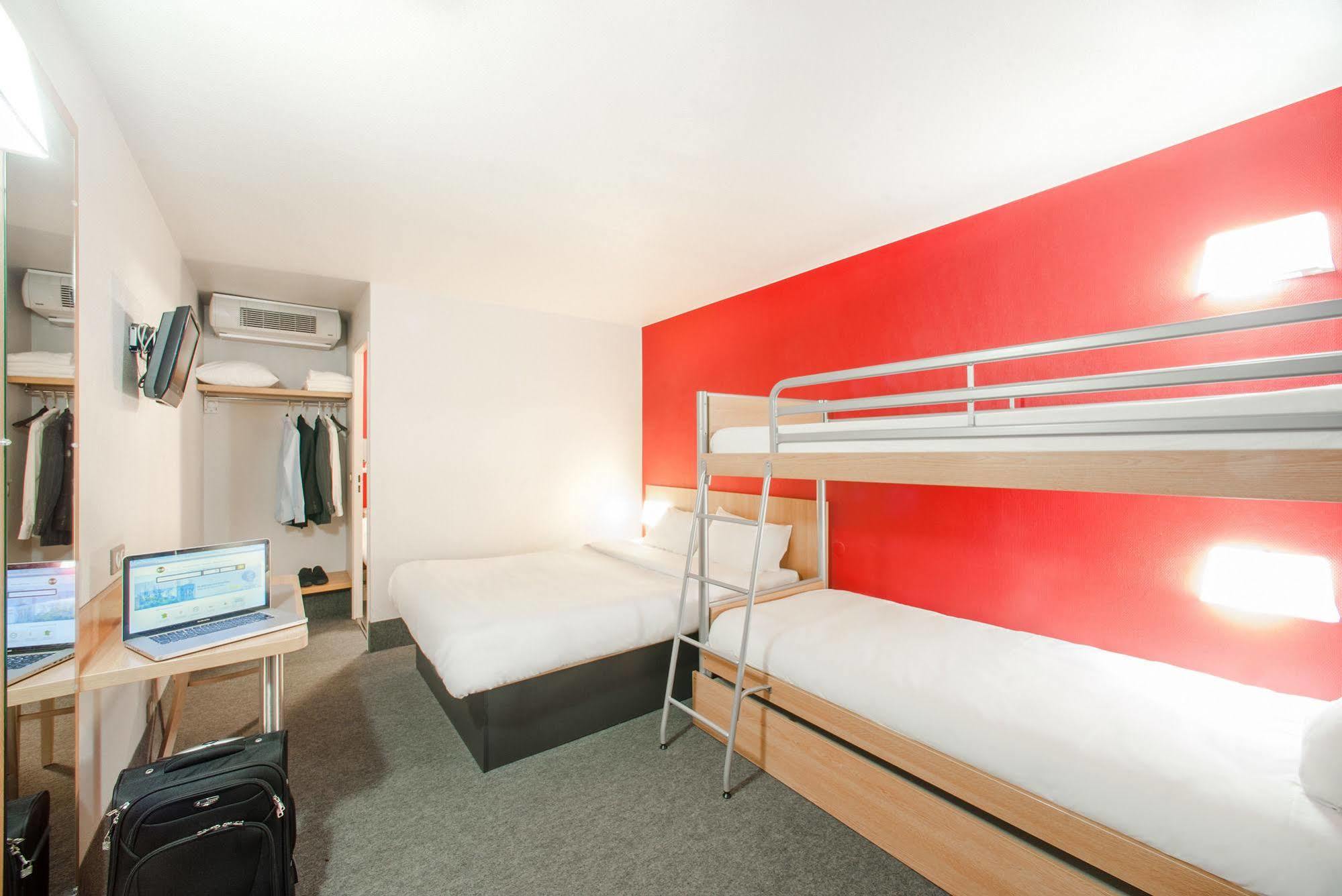 B&B Hotel Pontault Combault Экстерьер фото